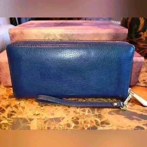 Michael Kors leather zip around wallet - Picture 4 of 7